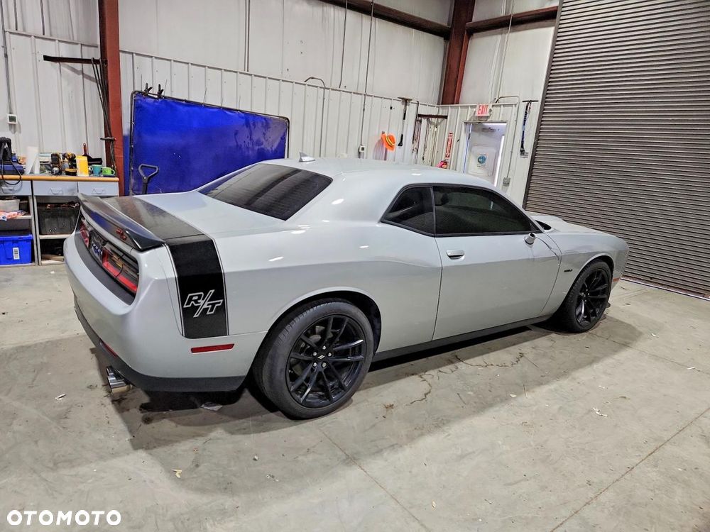 Dodge Challenger 5.7 R/T - 4