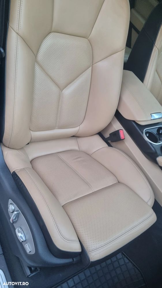 Porsche Cayenne 3.0 L - 16