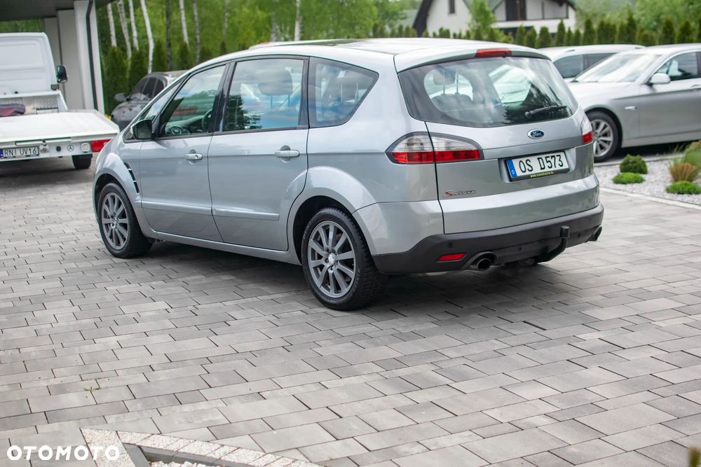 Ford S-Max - 11