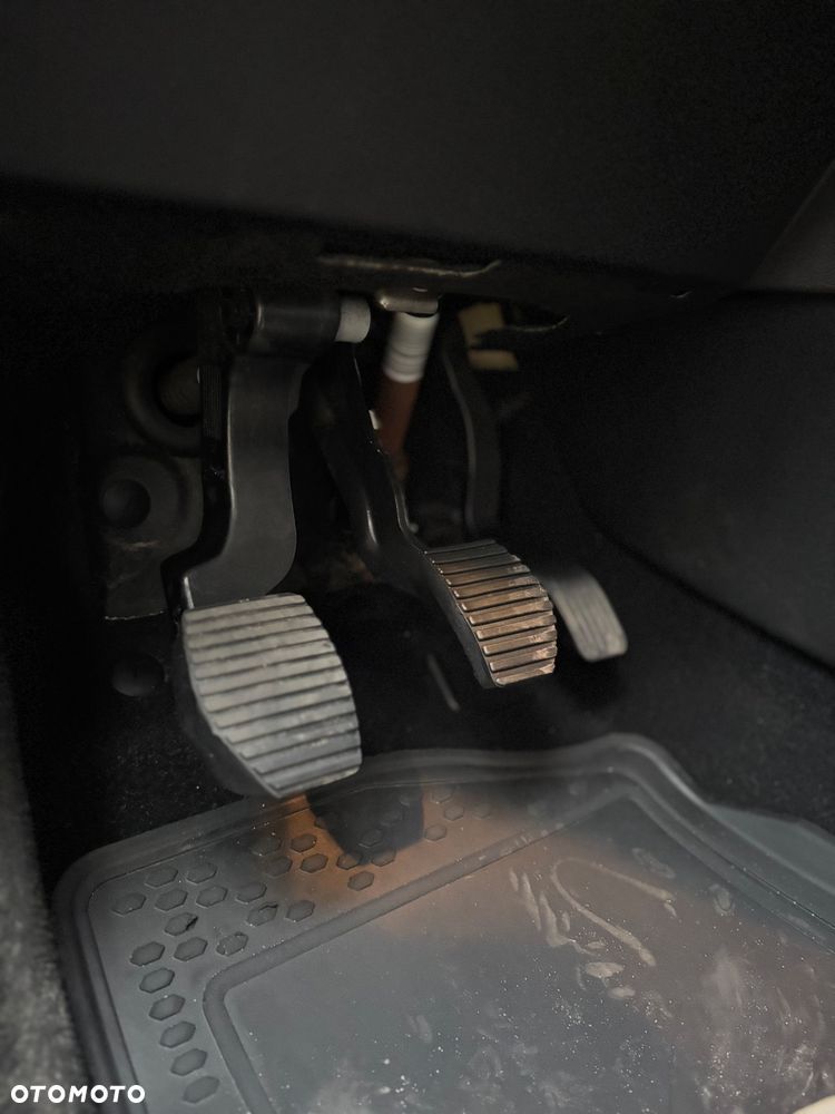 Peugeot 208 1.6 BlueHDi Allure S&S - 38