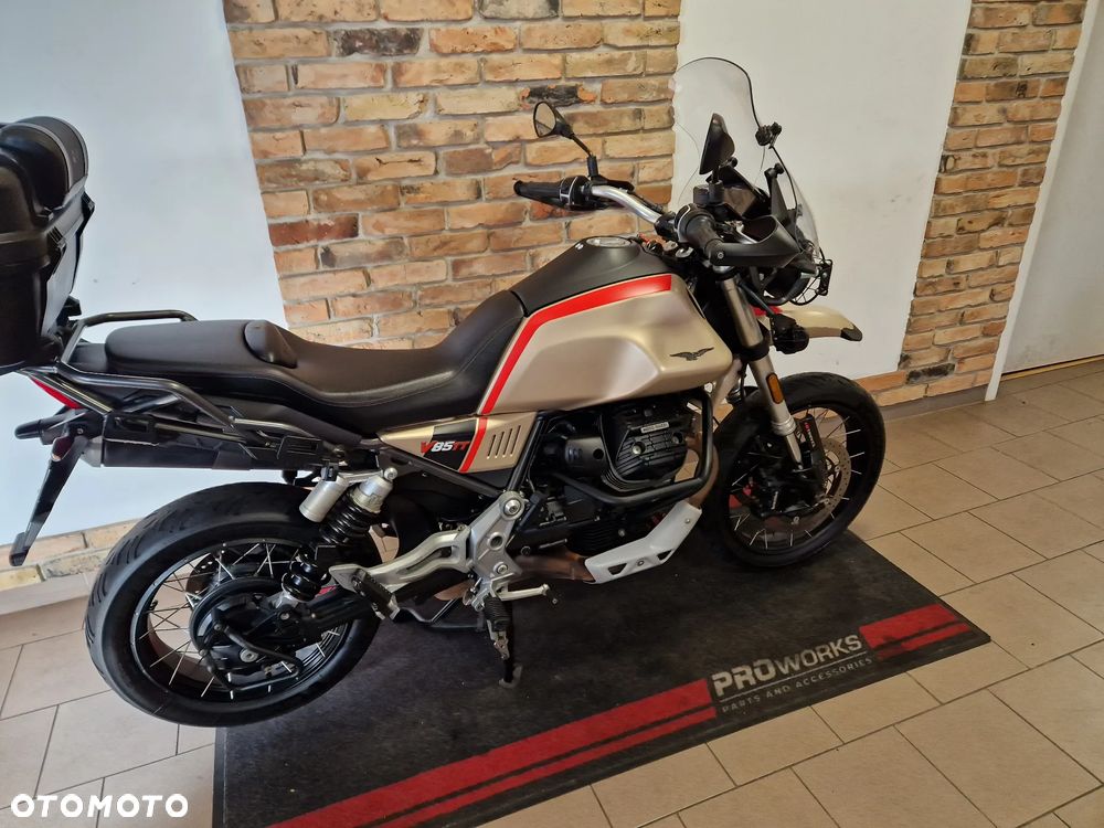 Moto Guzzi V85 - 20