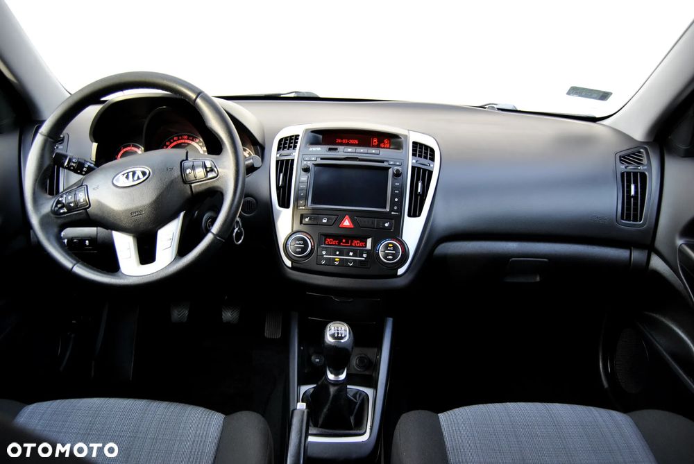 Kia Ceed - 28