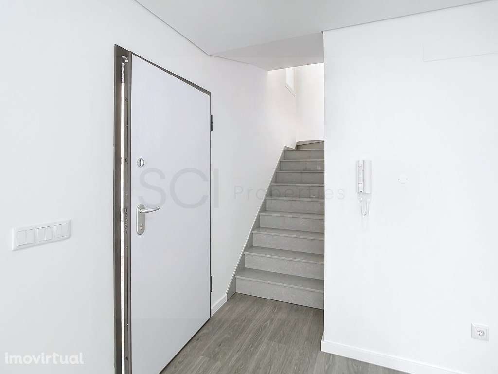 Moradia T3 duplex no centro de Fernão Ferro - Grande imagem: 4/39