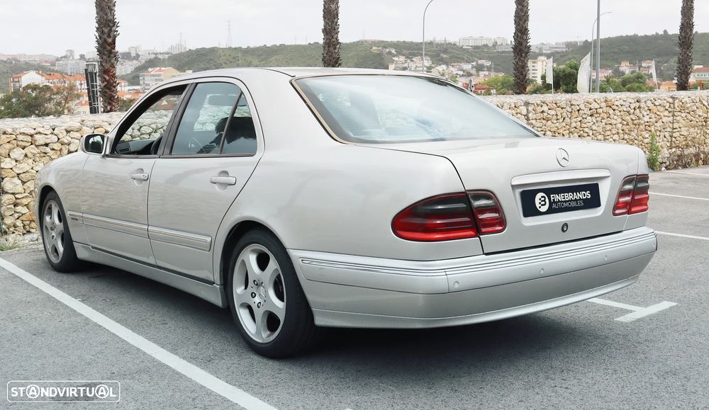 Mercedes-Benz E 220 - 4