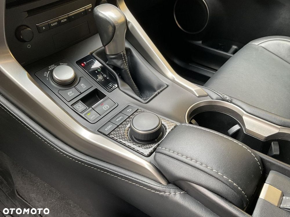 Lexus NX 300h Comfort AWD - 26