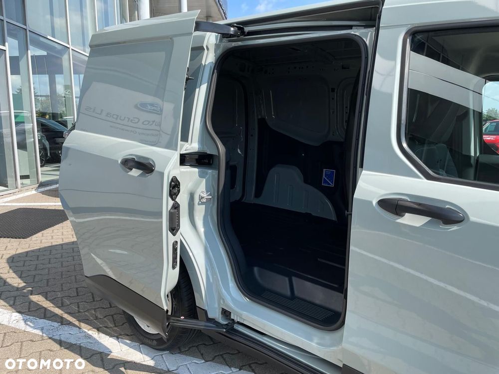 Ford Transit Courier - 11
