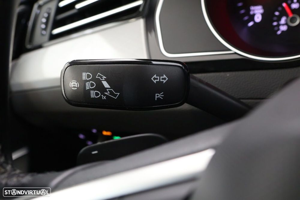 VW Passat Variant 2.0 TDi Business DSG - 14