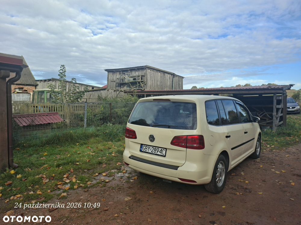 Volkswagen Touran 2011 photo 3