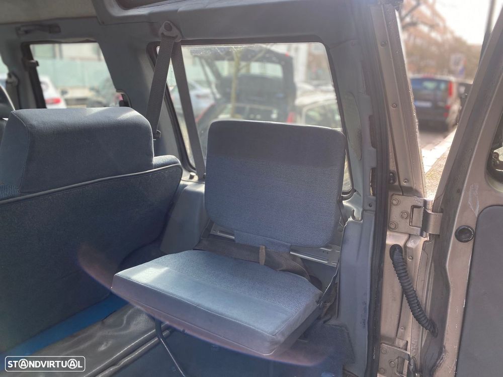 Land Rover Discovery 2.0 Style - 25