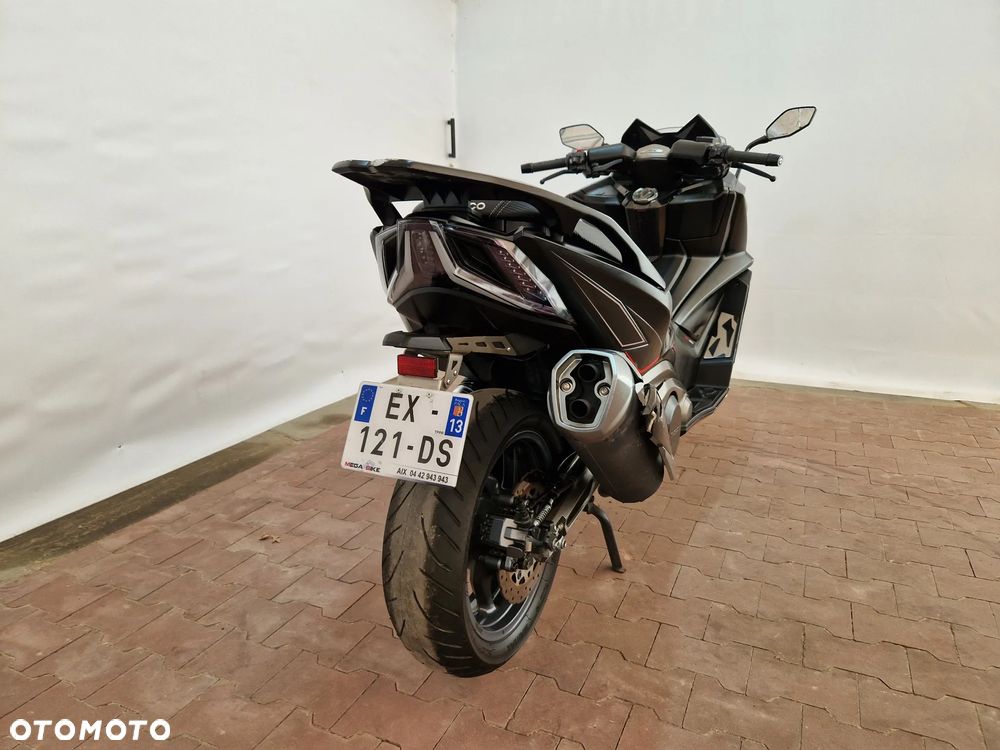 Kymco AK 550 - 8
