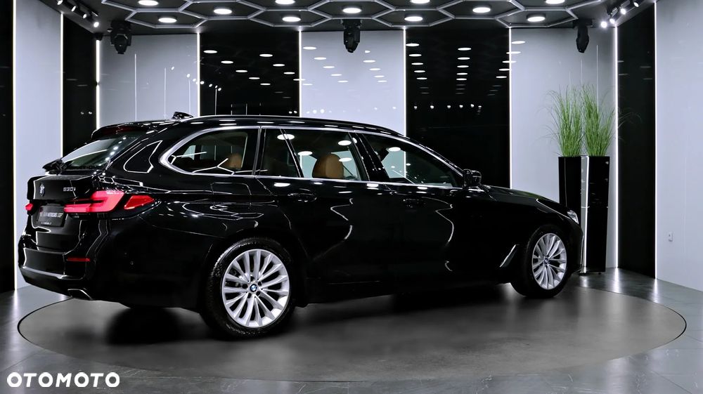 BMW Seria 5 530i GPF Luxury Line sport - 9