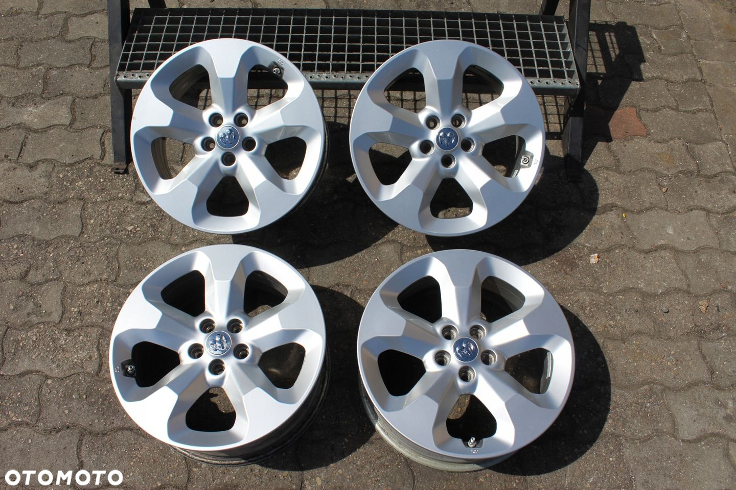 ORYG DODGE RAM PROMASTER CITY 16cali 5x98 ET33,5 6,5J TPMS - 2