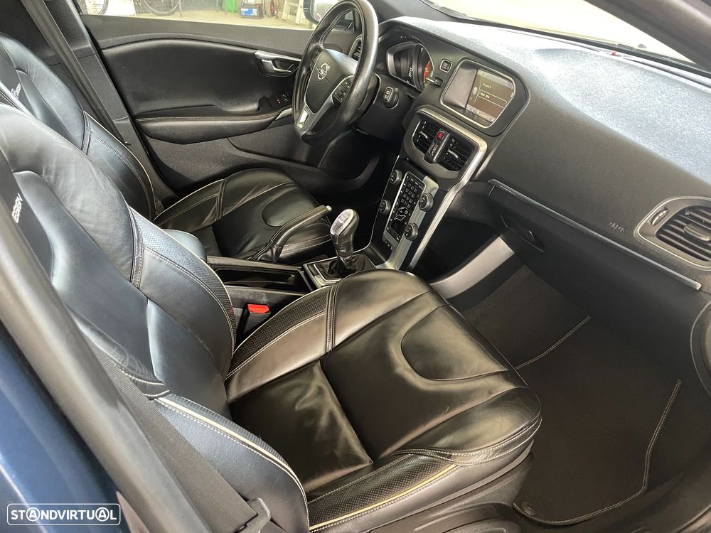 Volvo V40 D2 R Design - 16