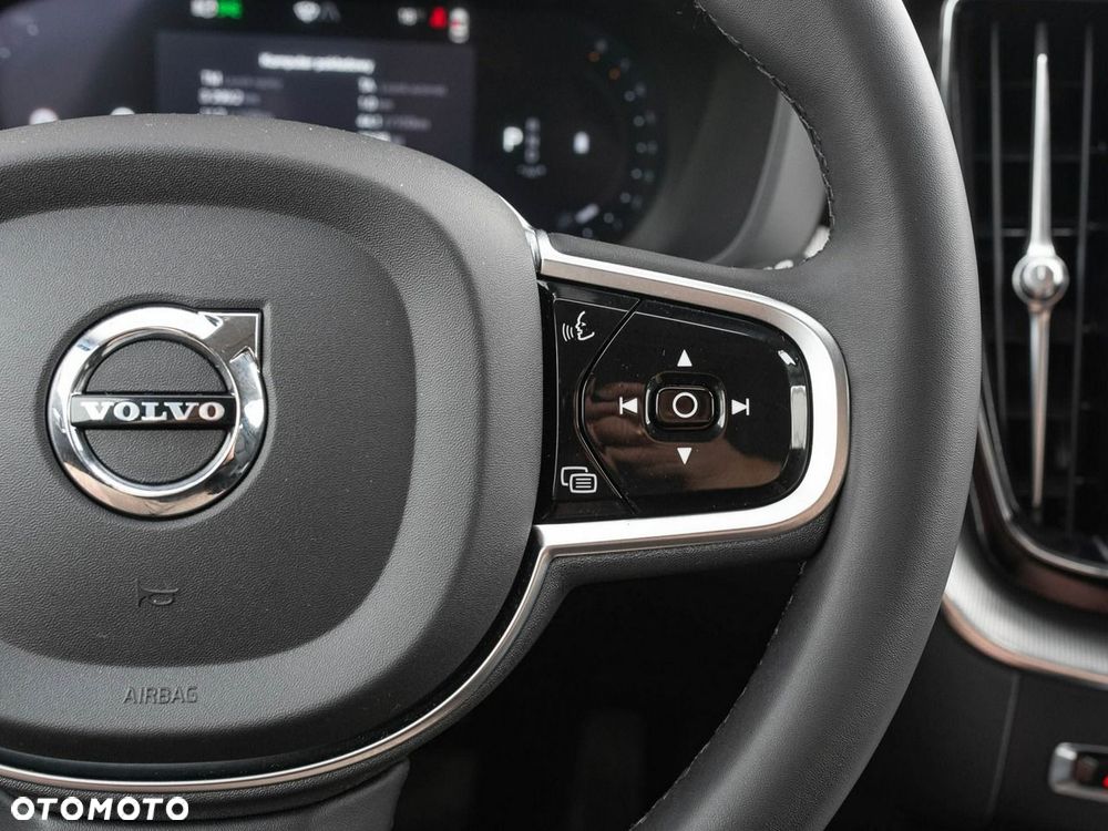 Volvo XC 60 B5 B AWD Plus Dark - 15
