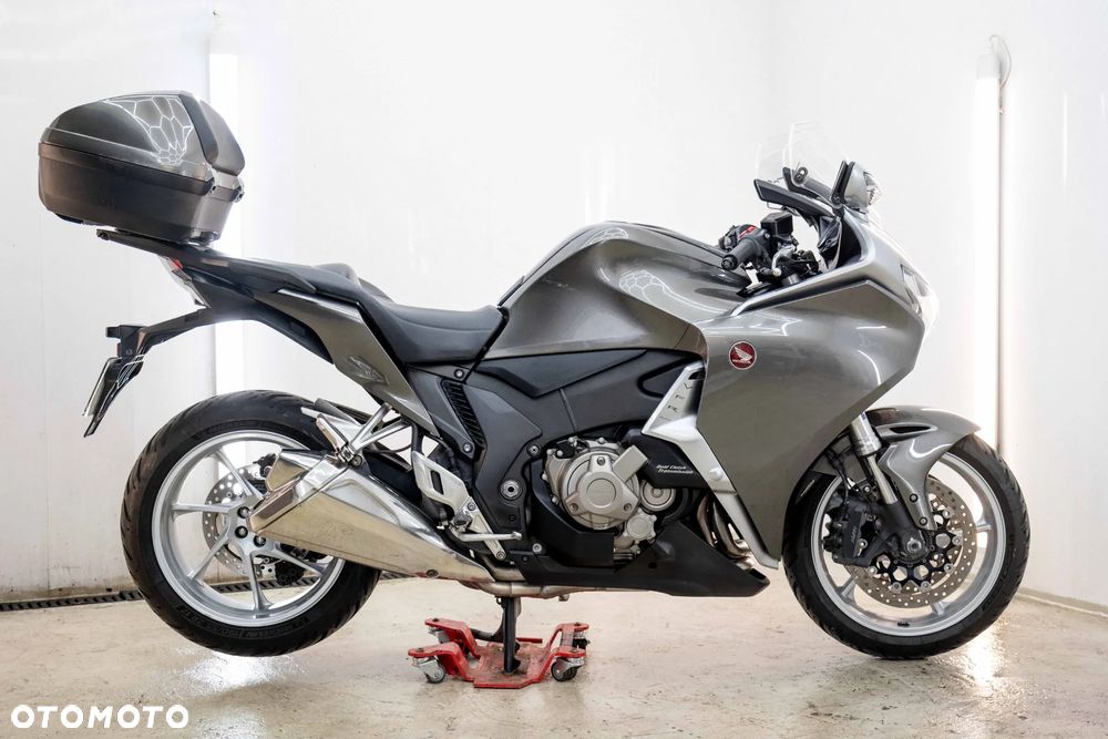 Honda VFR - 6
