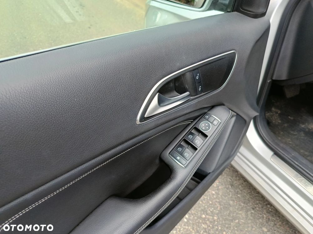 Mercedes-Benz Klasa A 180 CDI (BlueEFFICIENCY) 7G-DCT - 11