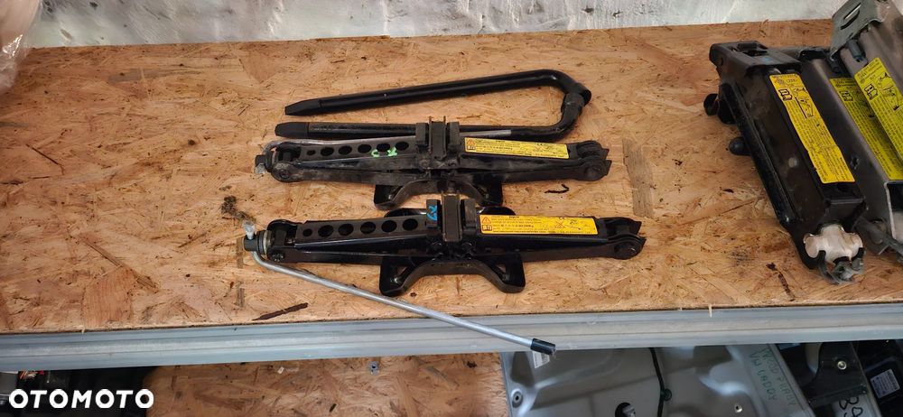 Jaguar XJ 351 2010-2019  Lewarek samochodowy Podnośnik Klucz do kół - 1