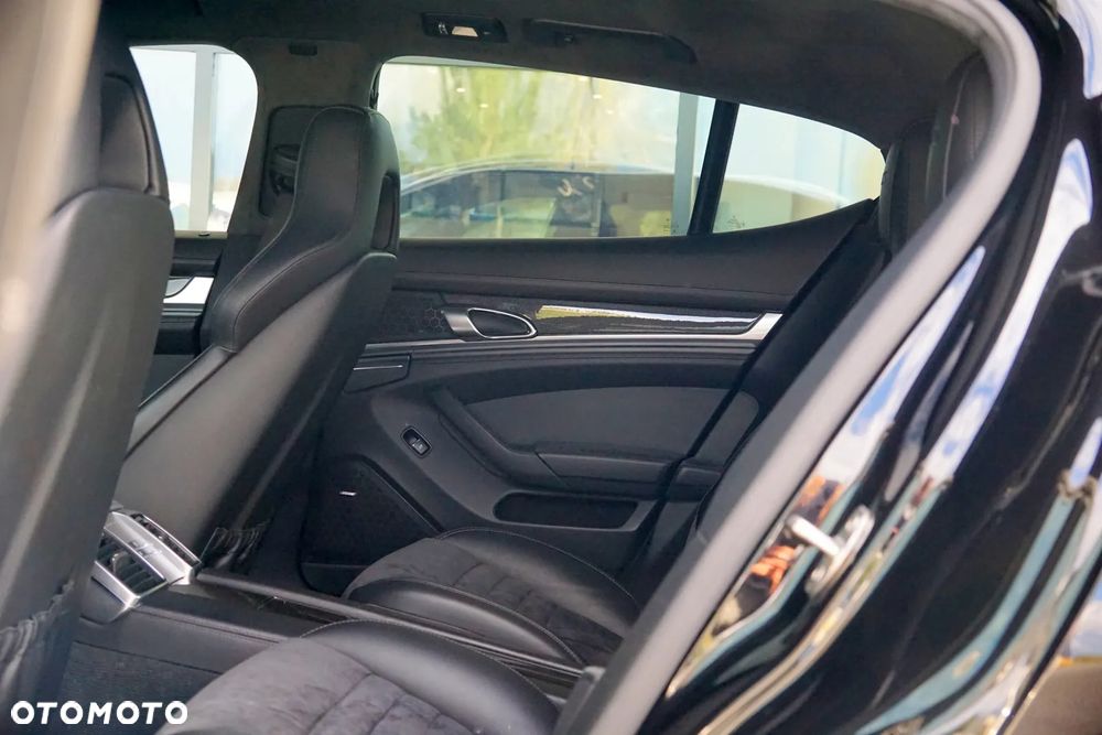 Porsche Panamera GTS PDK - 19