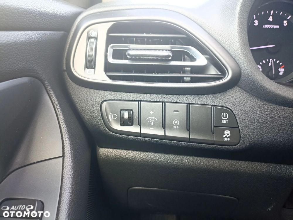 Hyundai i30 1.5 T-GDI 48V Comfort DCT - 28