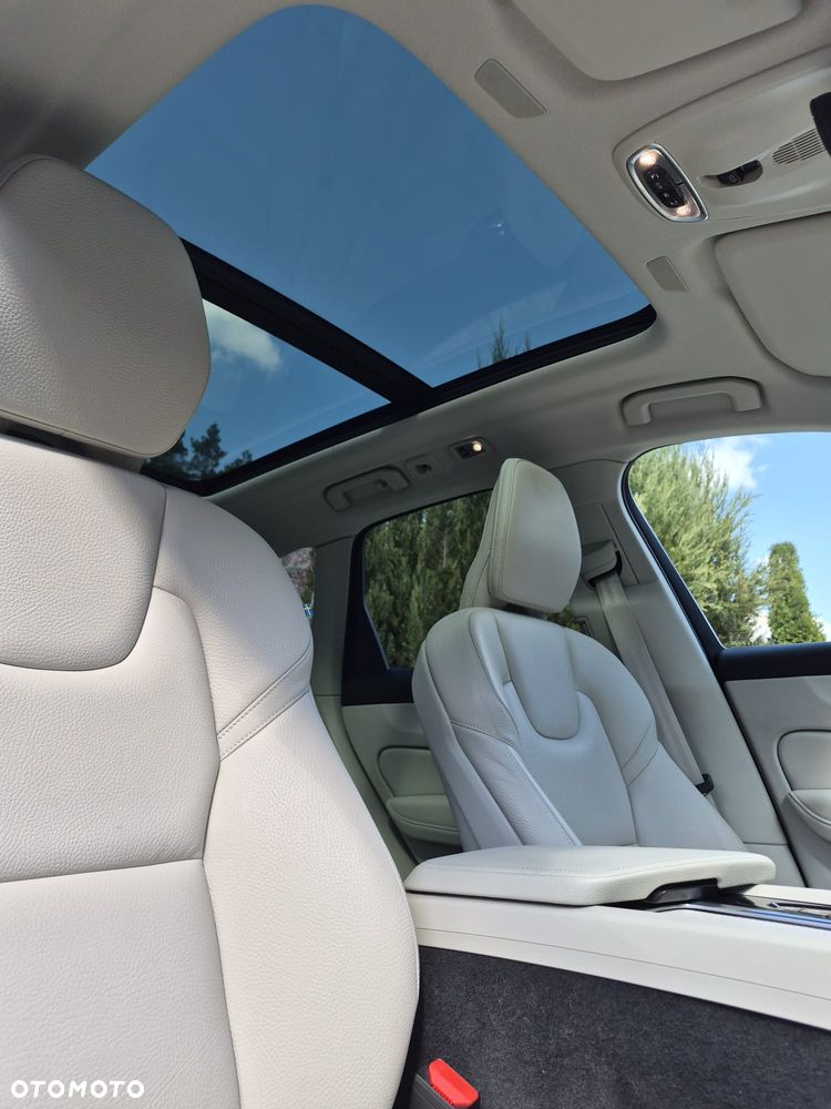 Volvo XC 60 B4 D AWD Momentum Pro - 2