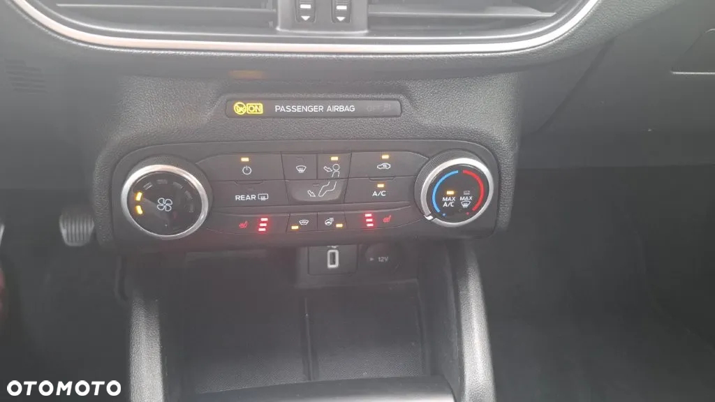 Ford Focus 1.0 EcoBoost Trend Edition - 28