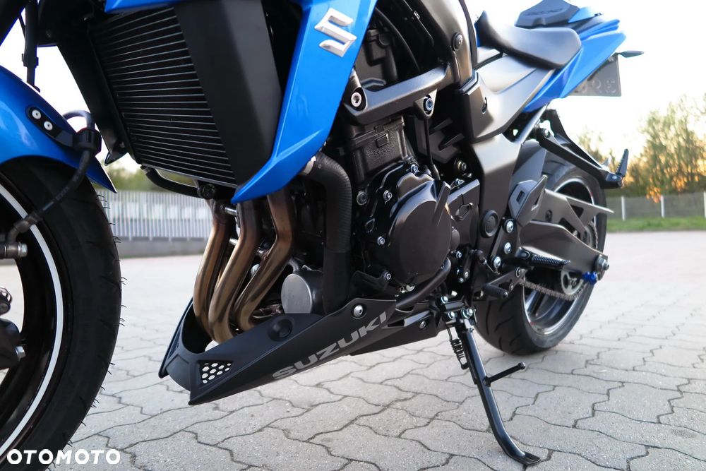 Suzuki GSX - 24