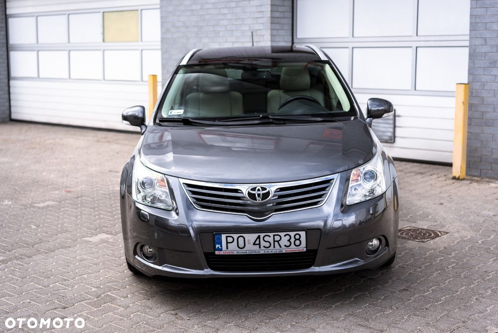 Toyota Avensis 2.0 Sol plus NAVI - 2