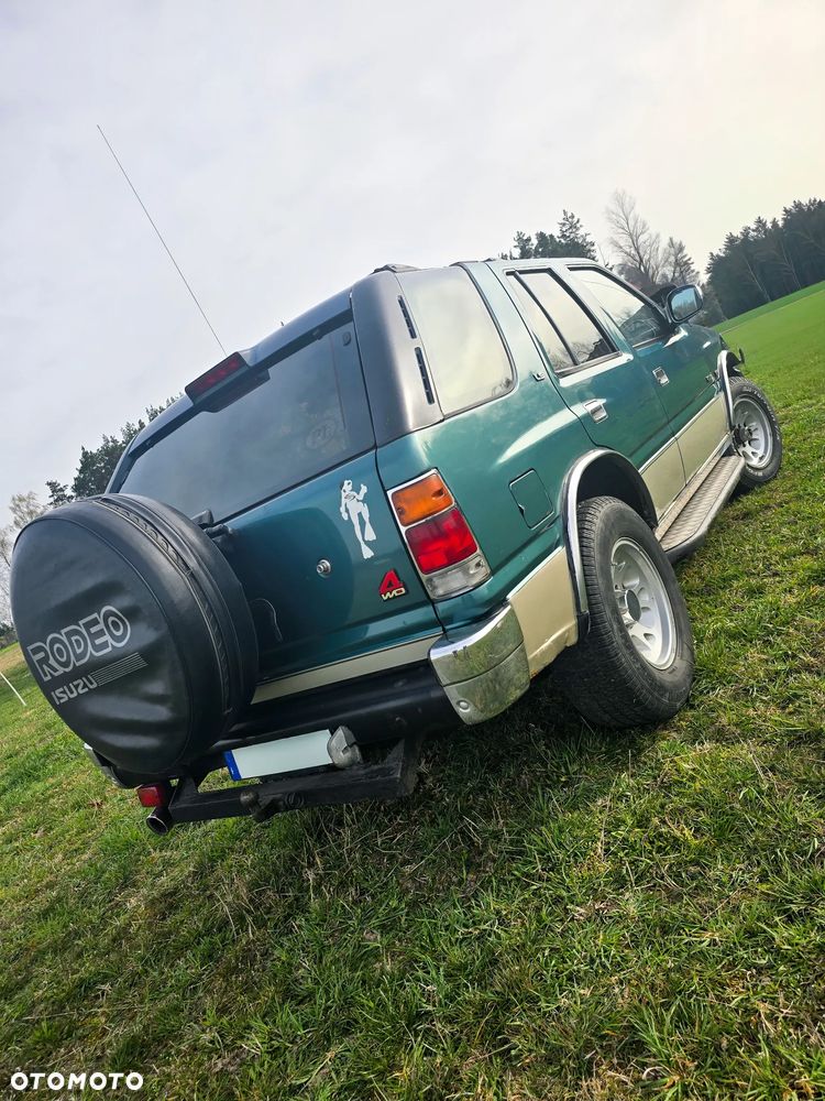 Isuzu Inny - 5
