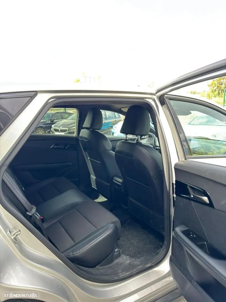 MG MG4 64 kWh Luxury - 17