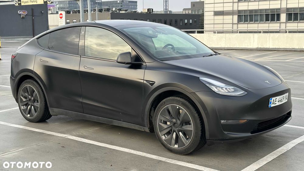 Tesla Model Y - 1