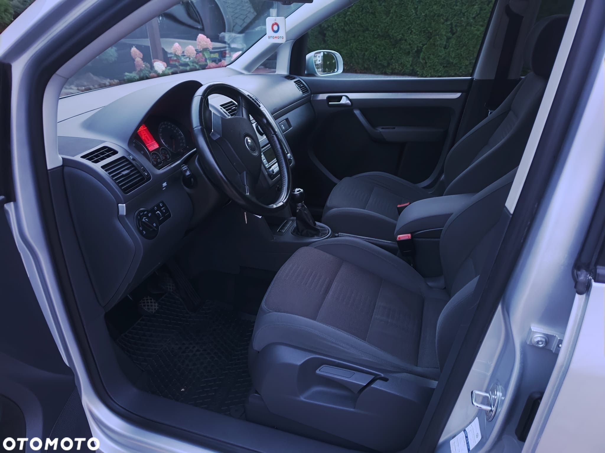 Volkswagen Touran - 10
