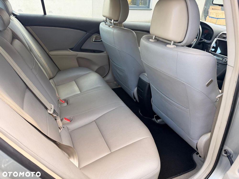 Toyota Avensis - 16