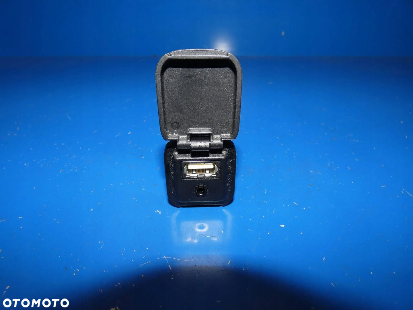 MAZDA 6 GJ III 3 BM CX-5 GNIAZDO PORT ZŁĄCZE USB - 3