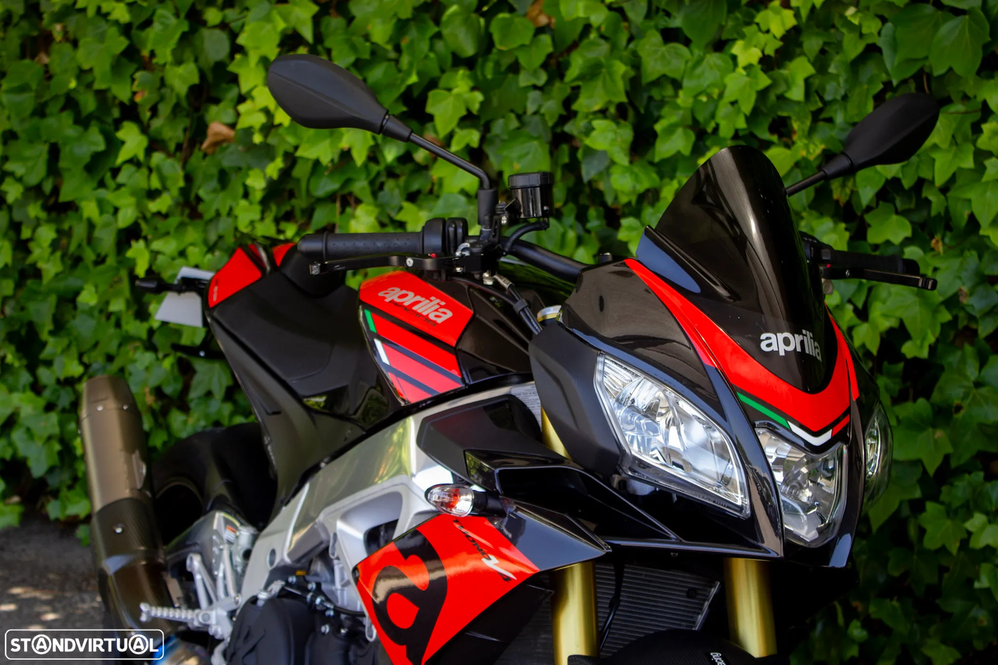 Aprilia Tuono V4 Factory - 4