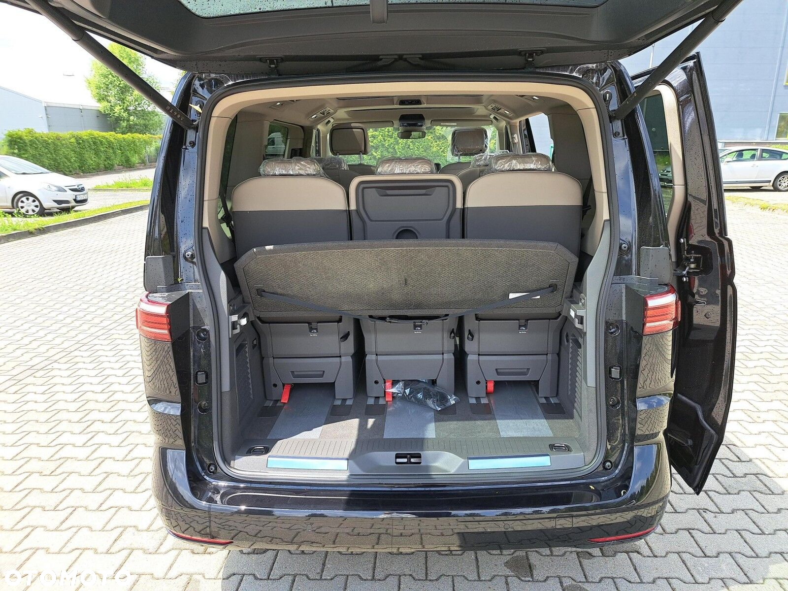 Volkswagen Multivan - 17