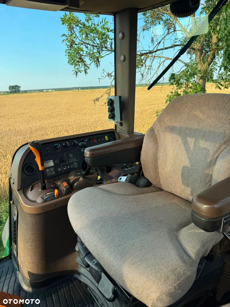 John Deere 7820 - 25