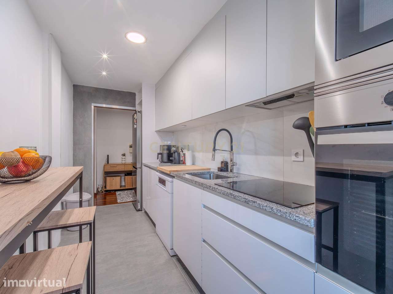 APARTAMENTO T2 | RÉS-DO-CHÃO ELEVADO | REMODELADO | GARAGEM | RIO TINT - Grande imagem: 2/39