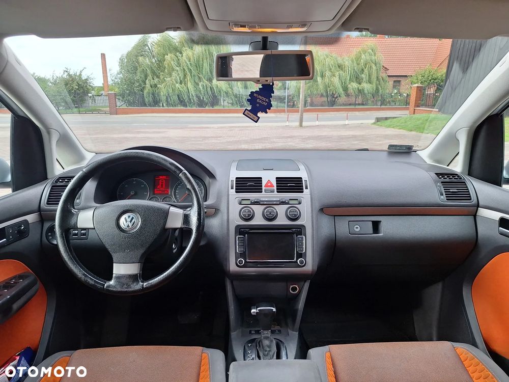 Volkswagen Touran 2.0 TDI DPF Cross DSG - 4