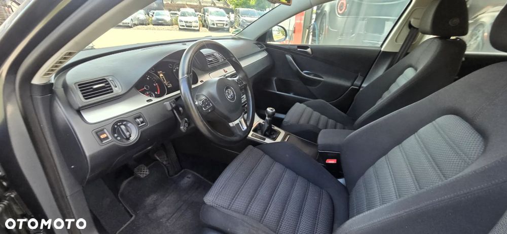 Volkswagen Passat 2.0 TDI Highline - 30