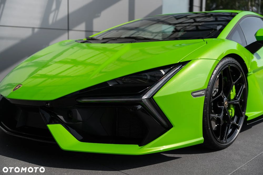 Lamborghini Revuelto - 8