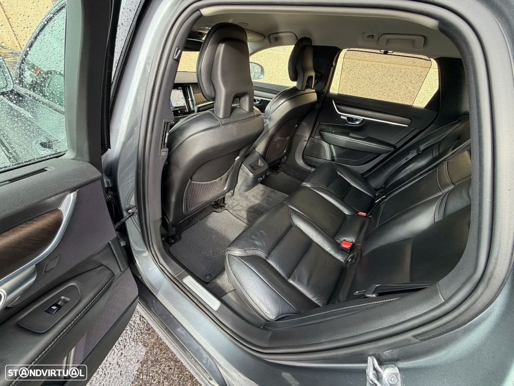 Volvo V90 Cross Country 2.0 D4 Pro AWD Geartronic - 4