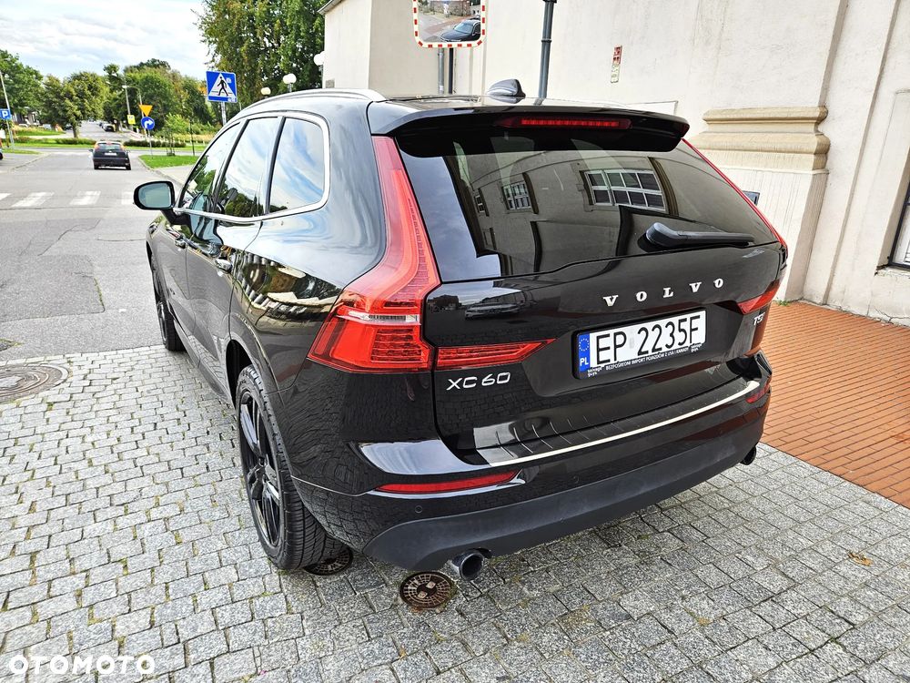 Volvo XC 60 T5 AWD Momentum Pro - 4