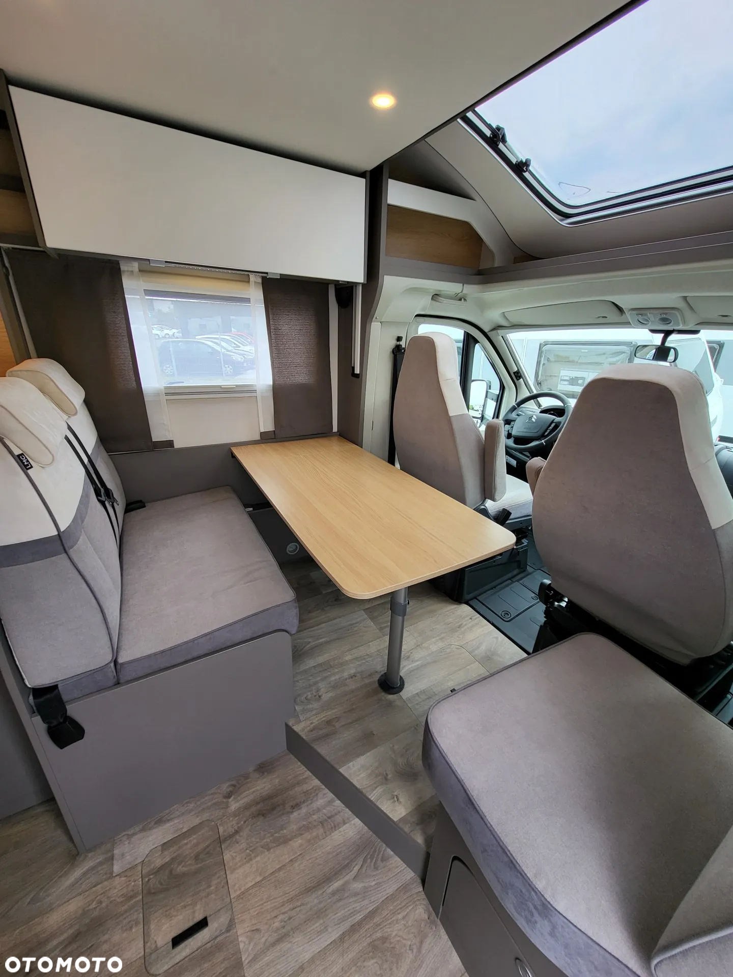 LMC Tourer Lift H730G - Kampery 4-osobowy - 16