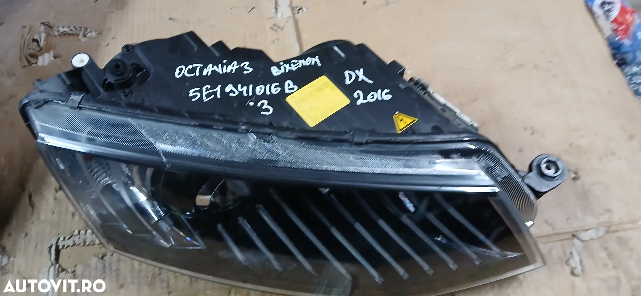 Far dreapta bixenon Skoda Octavia 2016 - 3