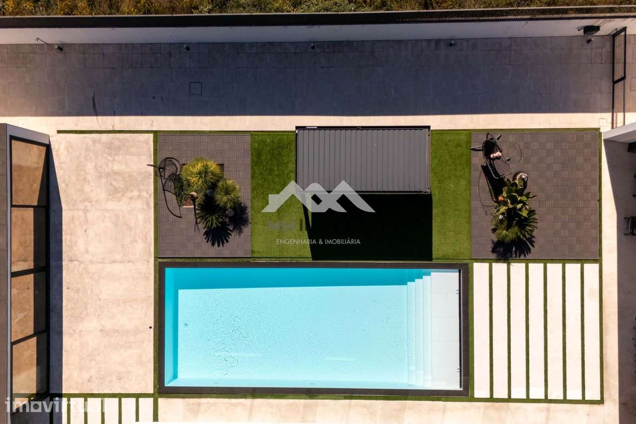 Moradia T5 | Térrea | Piscinas | Jardins | 4 Frentes | Única - Grande imagem: 2/60