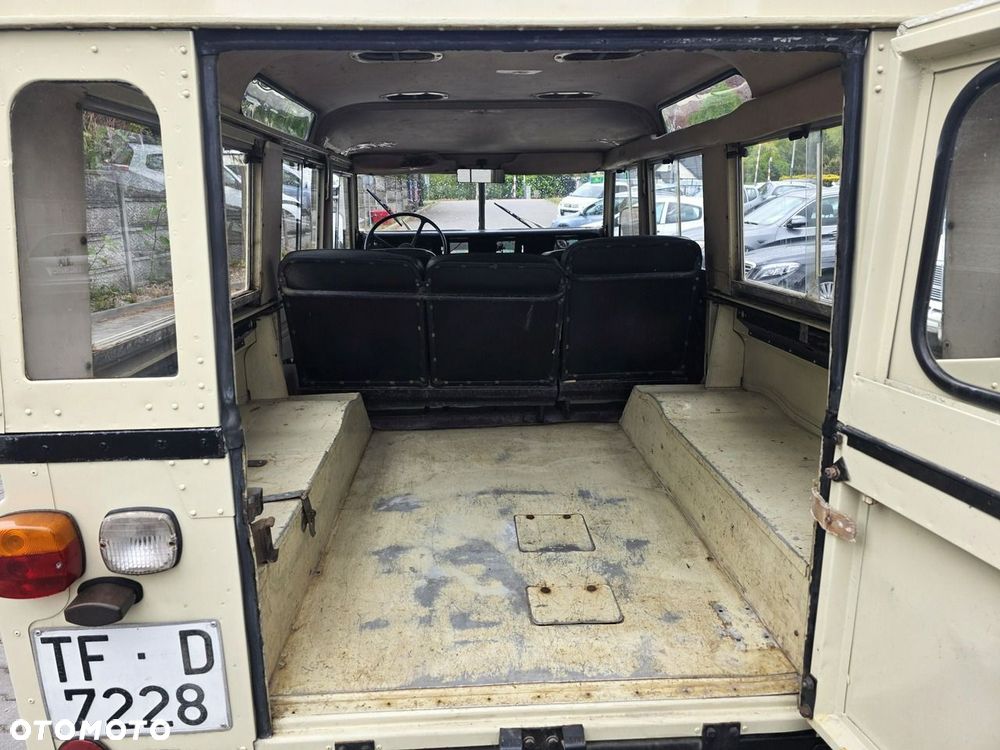 Land Rover Defender - 30