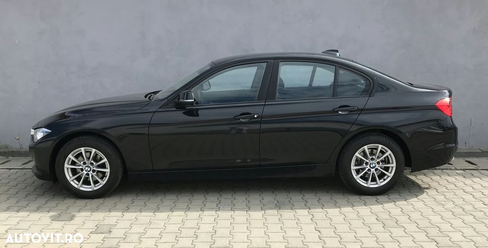 BMW Seria 3 320i Aut. - 11