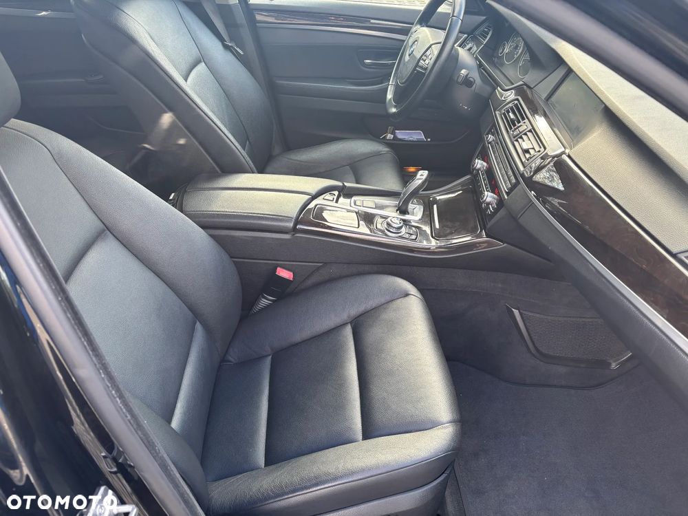 BMW Seria 5 528i - 27