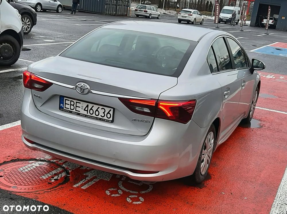 Toyota Avensis 1.6 Premium - 4