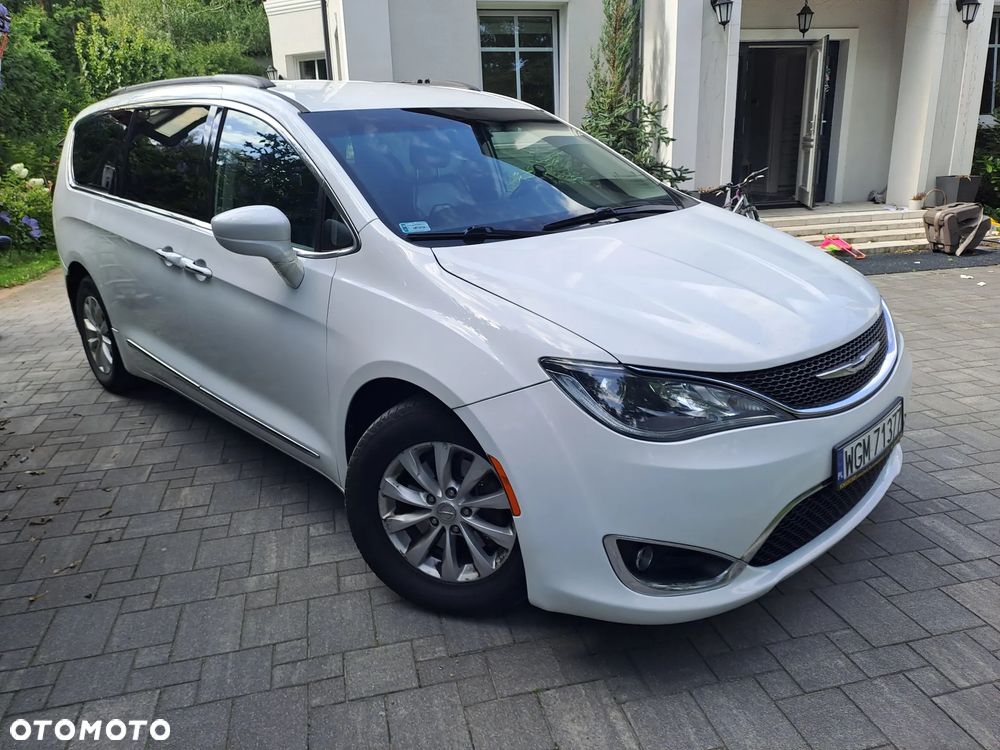 Chrysler Pacifica - 16